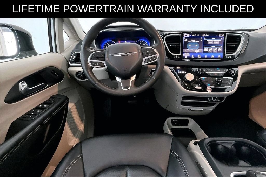 Used 2024 Chrysler Pacifica Touring-L FWD image 6