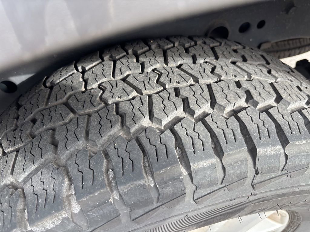 Used 2018 Nissan Frontier SV image 3