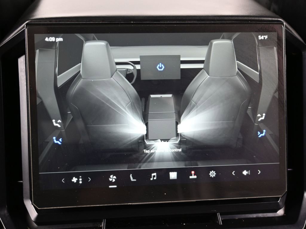 Used 2024 Tesla Cybertruck AWD Crew Cab image 38