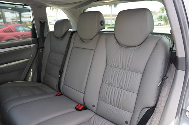 Used 2005 Porsche Cayenne Turbo AWD/4WD image 12