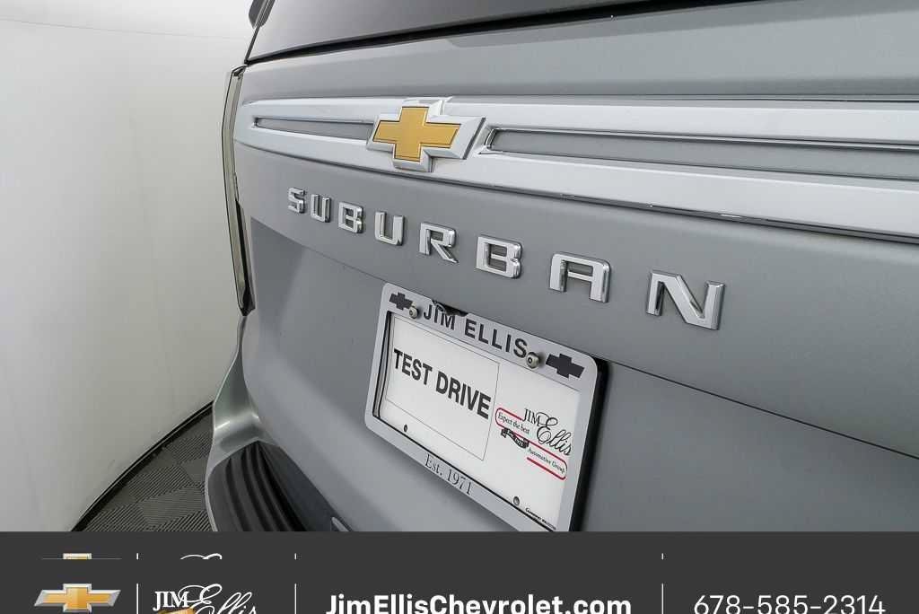 Certified 2024 Chevrolet Suburban LT RWD image 38