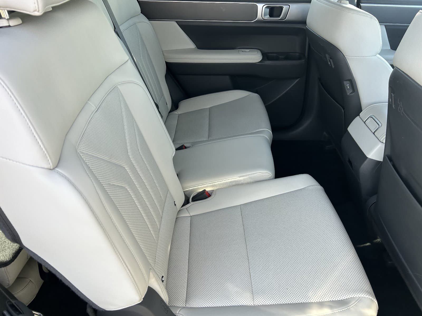 Used 2025 Hyundai Santa Fe SEL FWD image 16