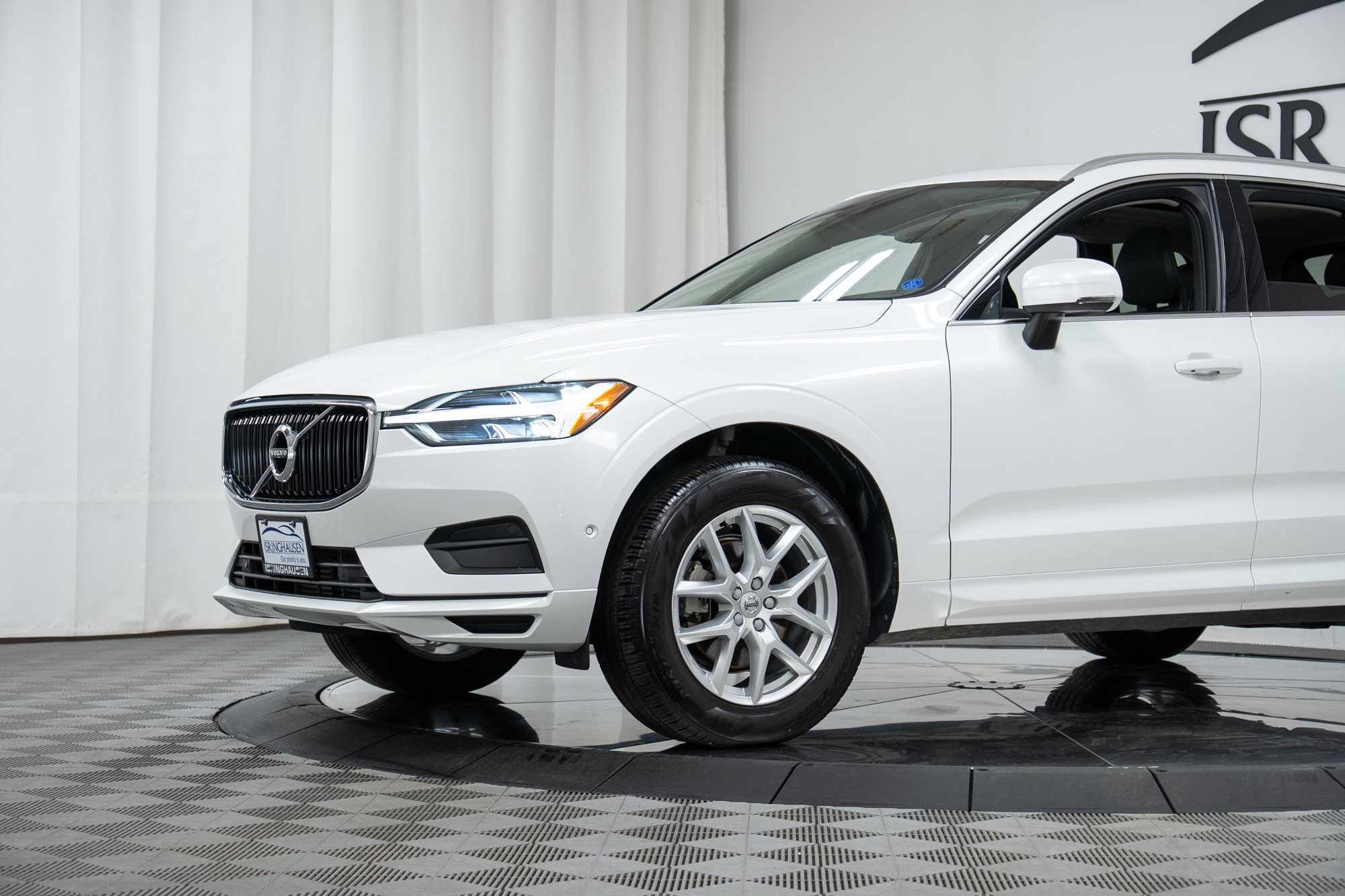 Used 2018 Volvo XC60 T5 Momentum w/ Convenience Package image 25