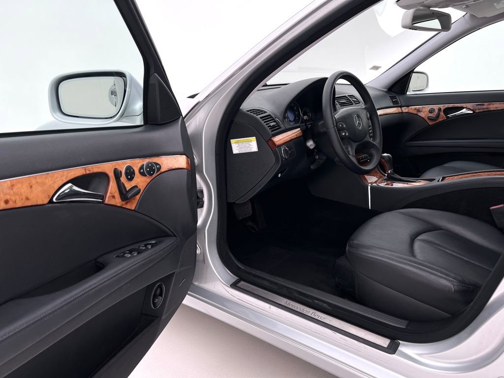 Used 2008 Mercedes-Benz E 350 4MATIC Sedan image 11
