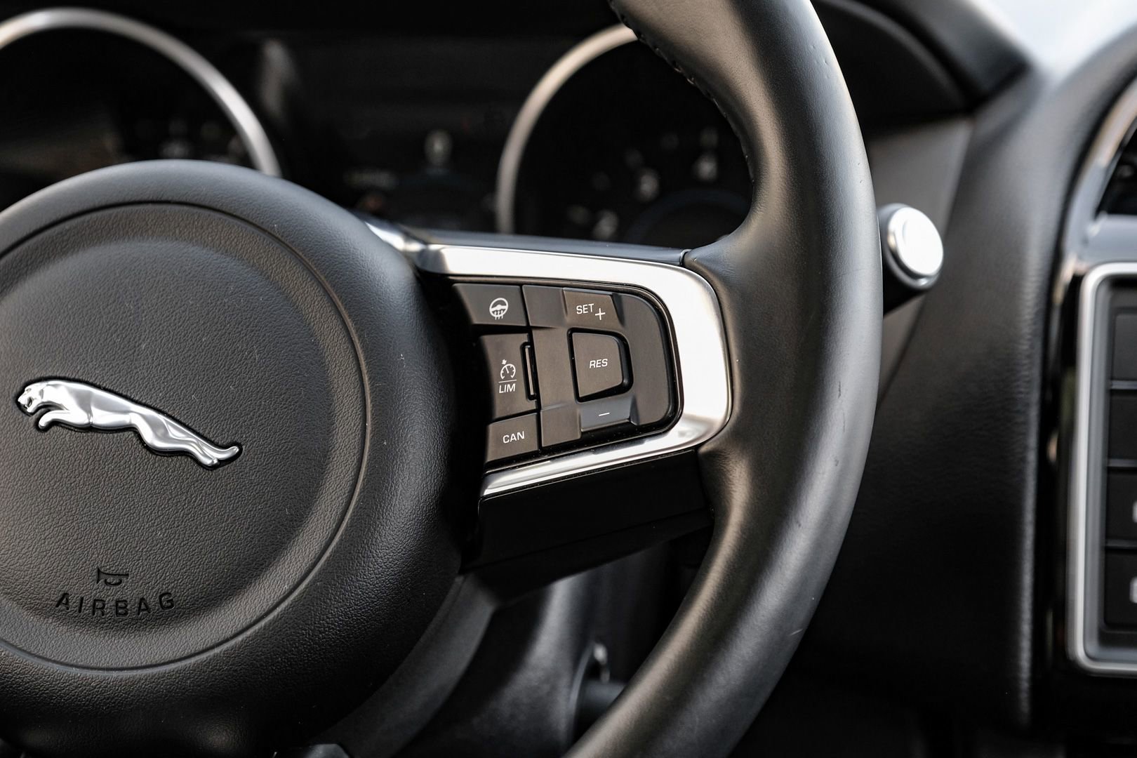 Used 2018 Jaguar F-PACE Prestige AWD/4WD image 18