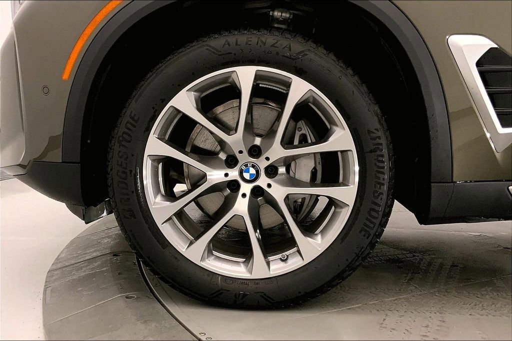 New 2026 BMW X5 xDrive40i w/ Climate Comfort Package image 9