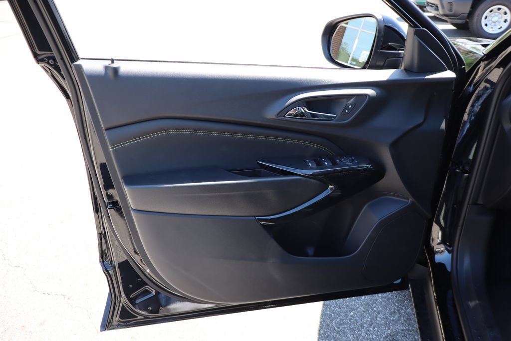 New 2026 Chevrolet Trax LT w/ Driver Confidence Package FWD image 8
