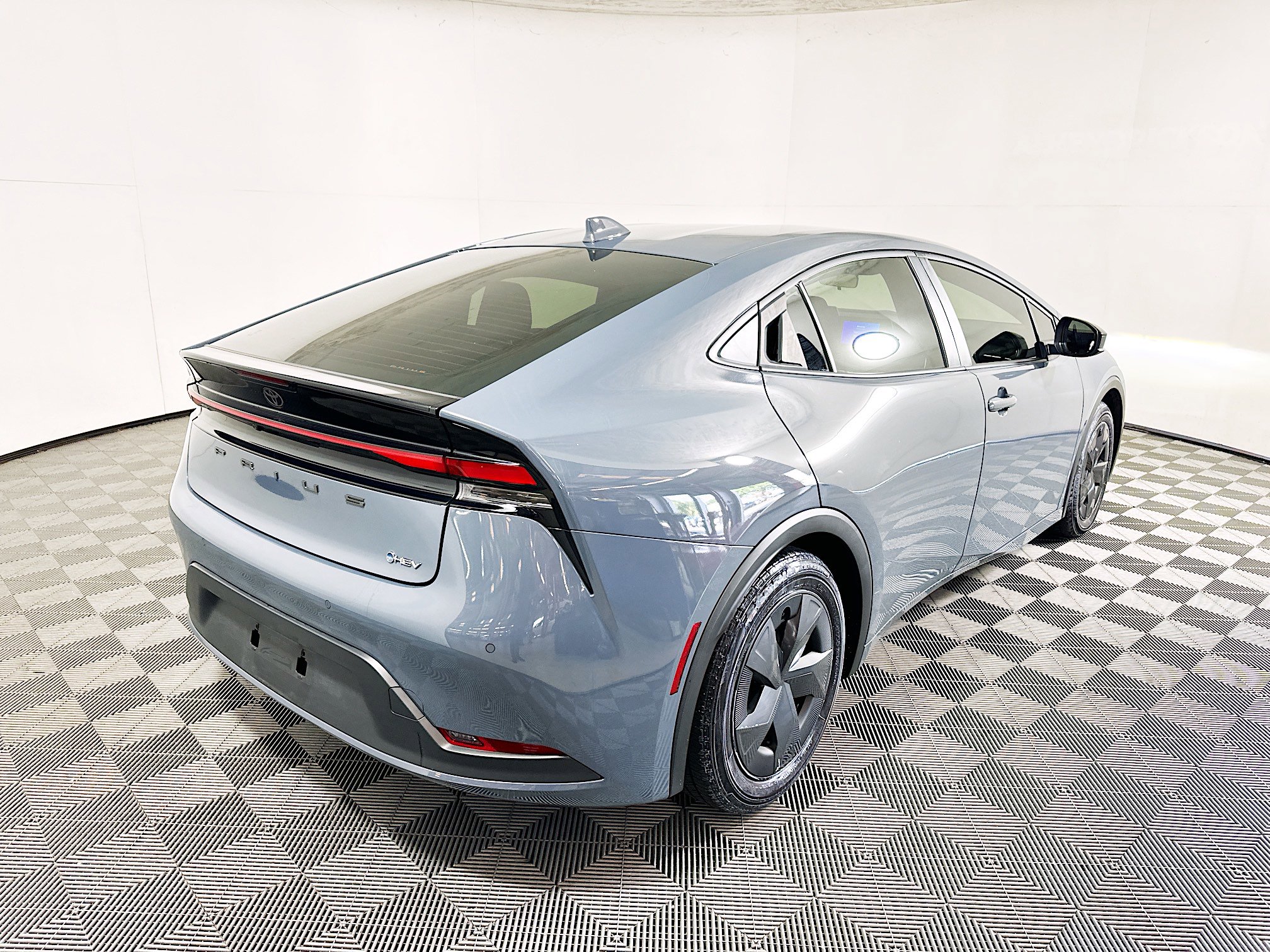 Used 2024 Toyota Prius LE image 3