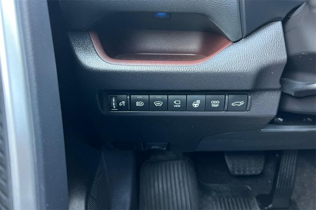 Used 2025 Toyota RAV4 Limited image 31