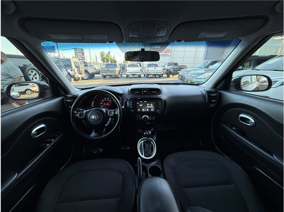 Used 2019 Kia Soul + image 17