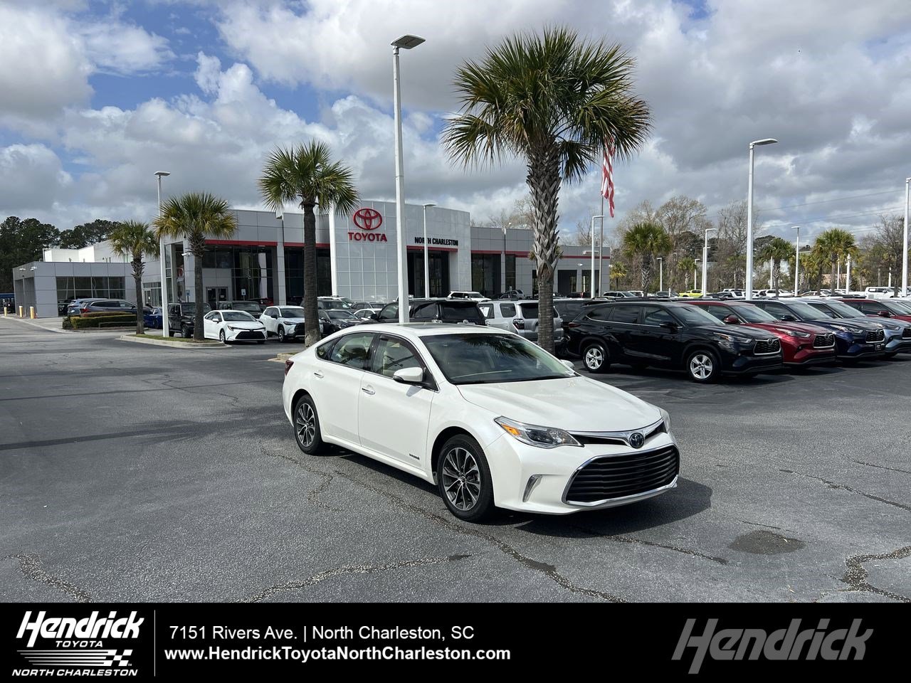 Used 2018 Toyota Avalon XLE Plus image 1