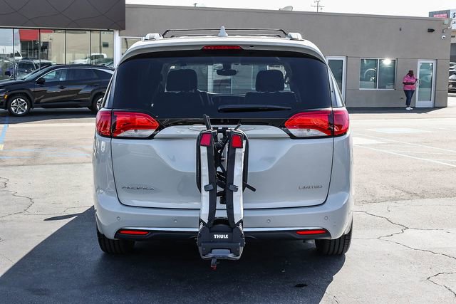 Used 2017 Chrysler Pacifica Limited w/ UConnect Theater Package image 5