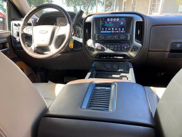 Used 2018 Chevrolet Silverado 1500 LTZ image 38