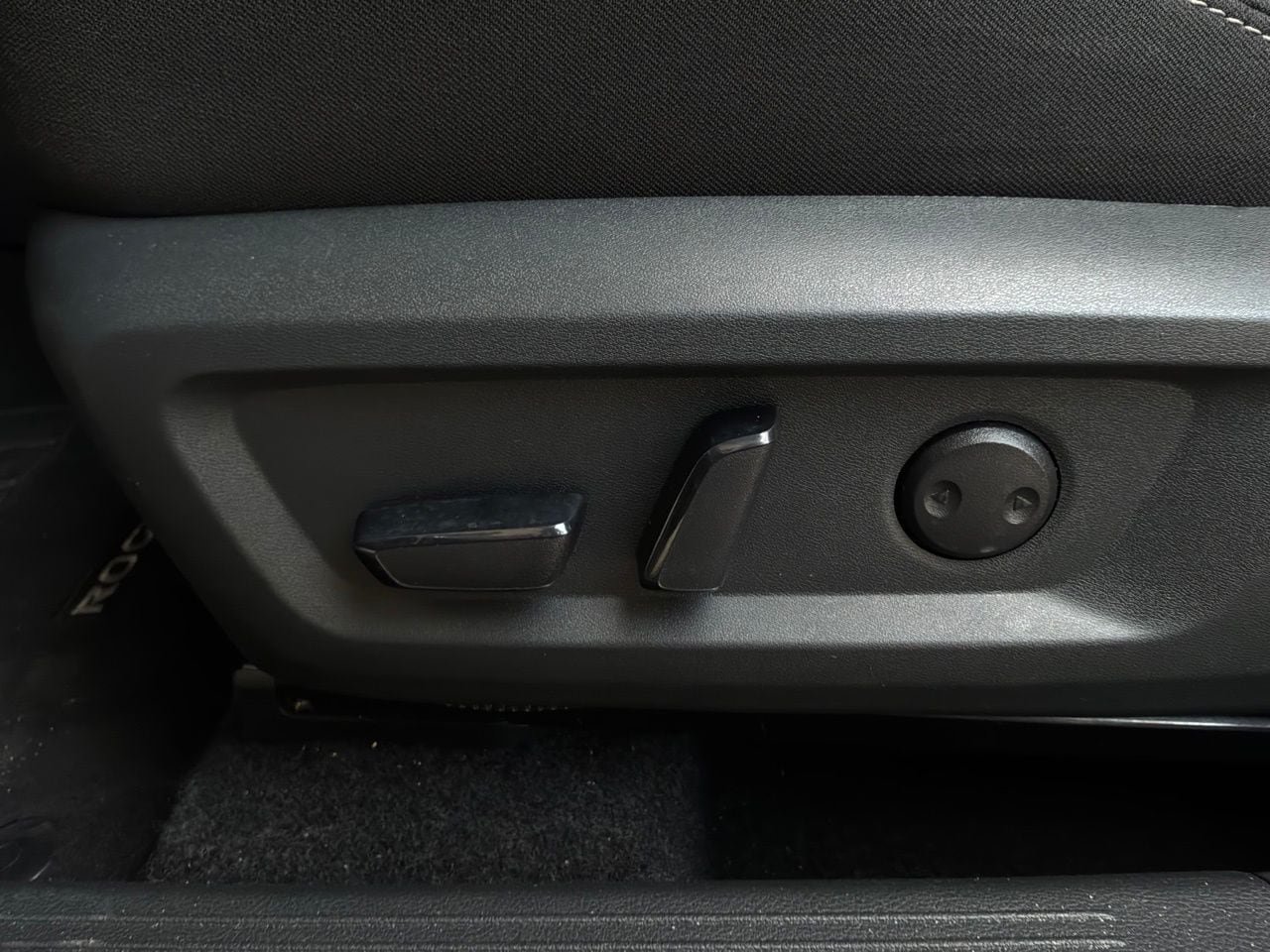 Used 2025 Nissan Rogue SV FWD image 11