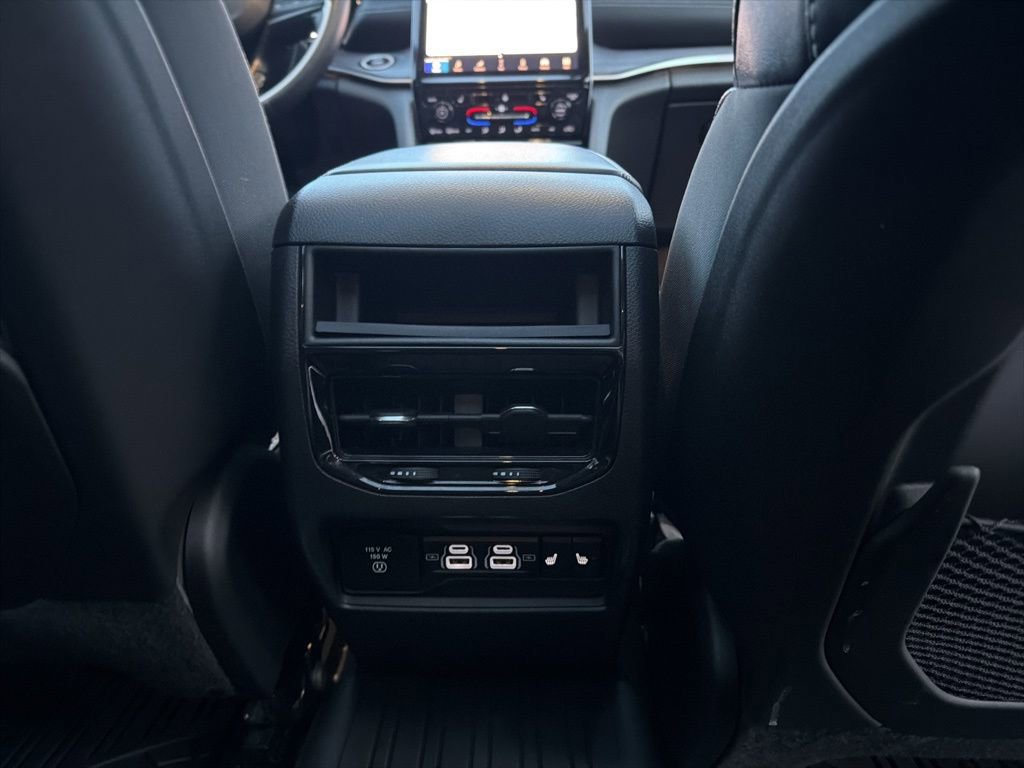 Used 2022 Jeep Grand Cherokee Limited image 27