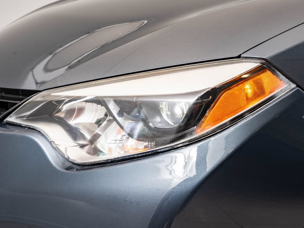 Used 2015 Toyota Corolla LE FWD image 14