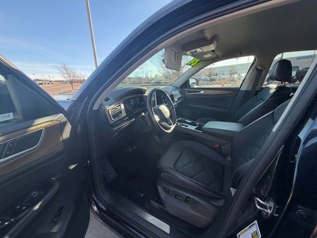 Used 2024 Volkswagen Atlas SE image 12