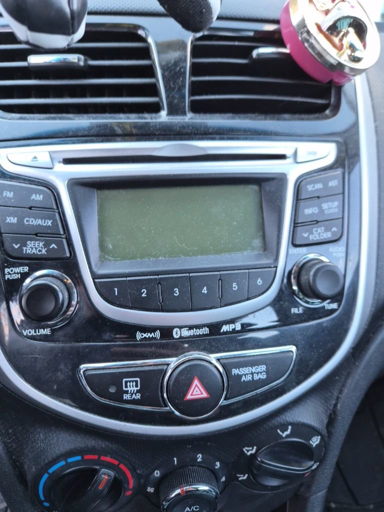 Used 2013 Hyundai Accent SE image 9