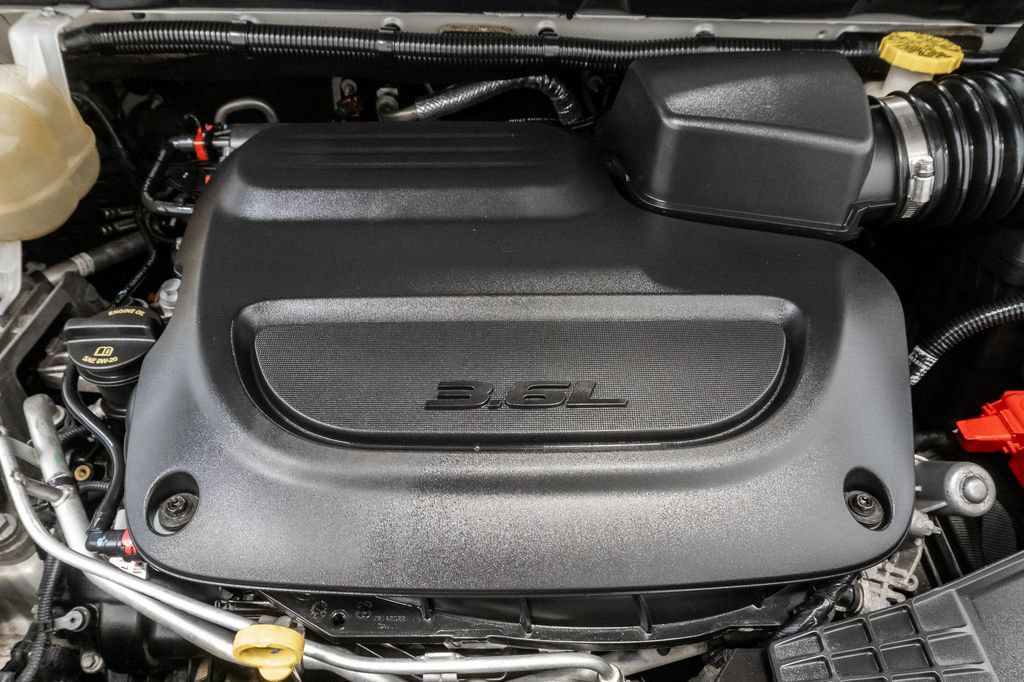 Used 2019 Chrysler Pacifica Touring-L Plus w/ Advanced Safetytec Group FWD image 4