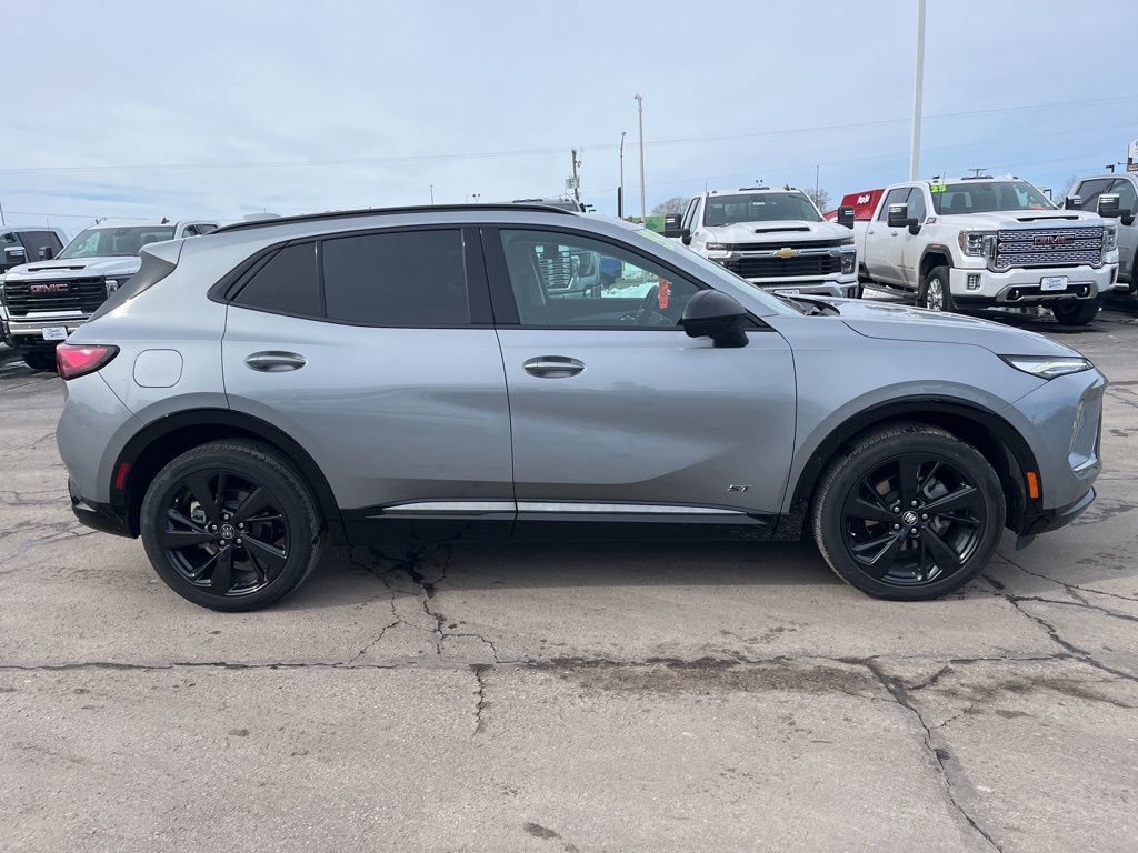 Used 2025 Buick Envision Sport Touring image 4