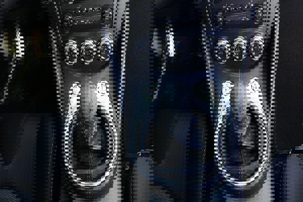 Used 2018 Nissan 370Z w/ Sport Package image 27