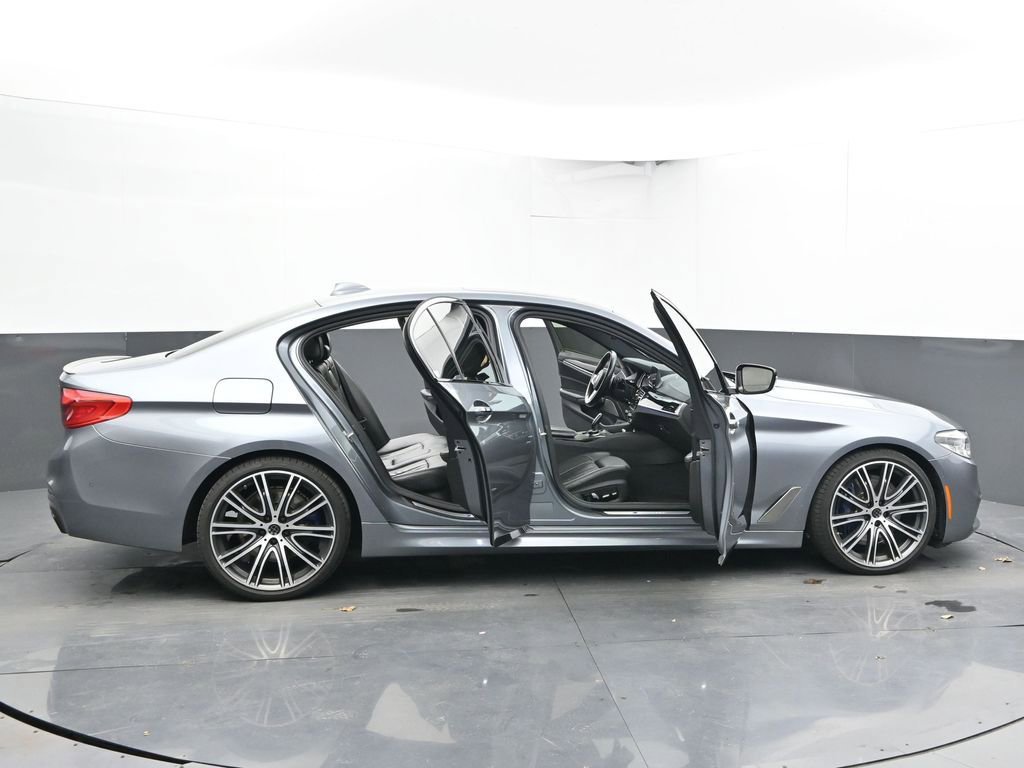Used 2018 BMW M550i xDrive image 39