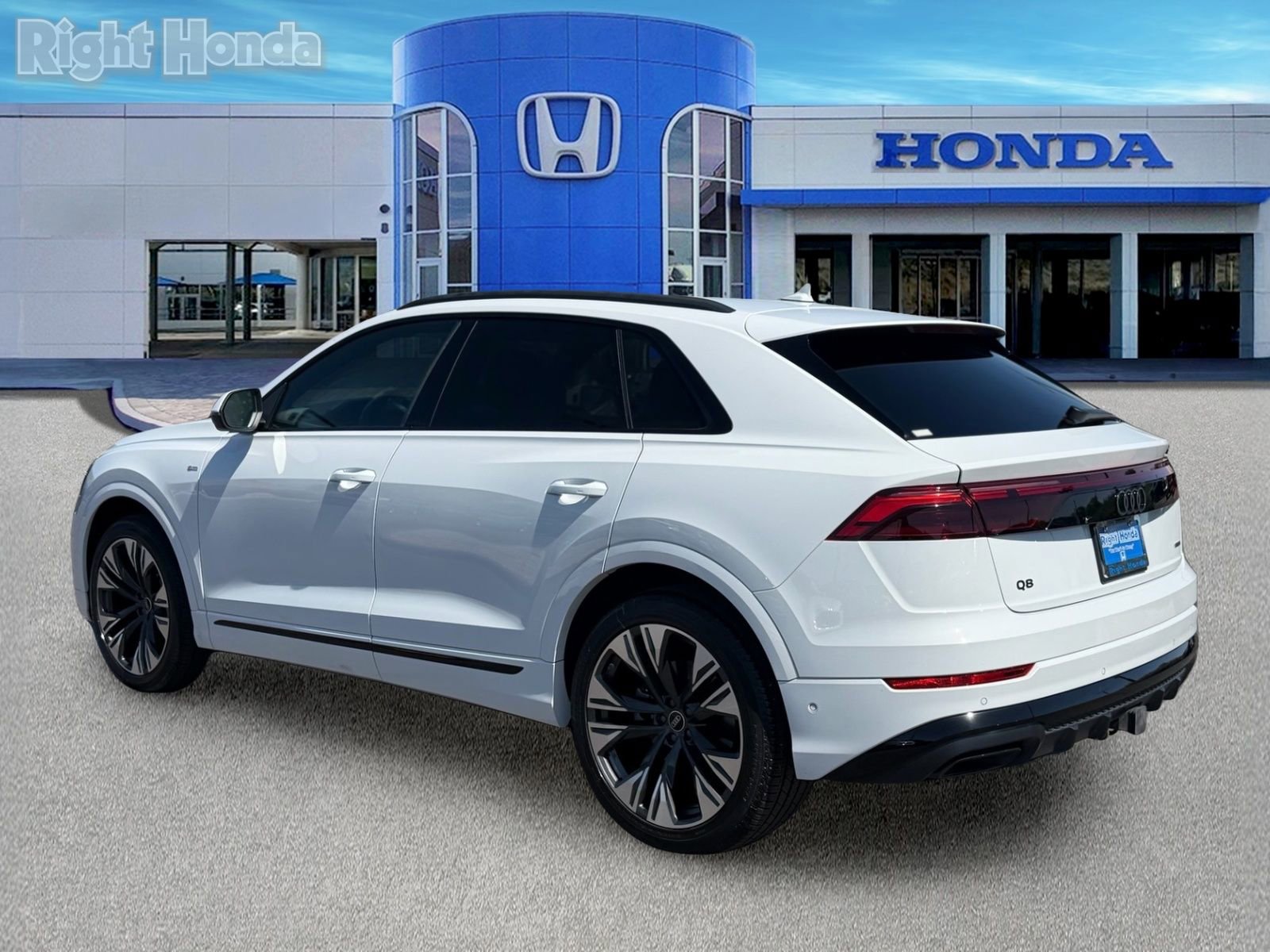 Used 2025 Audi Q8 Premium Plus w/ Premium Plus Package AWD/4WD image 4