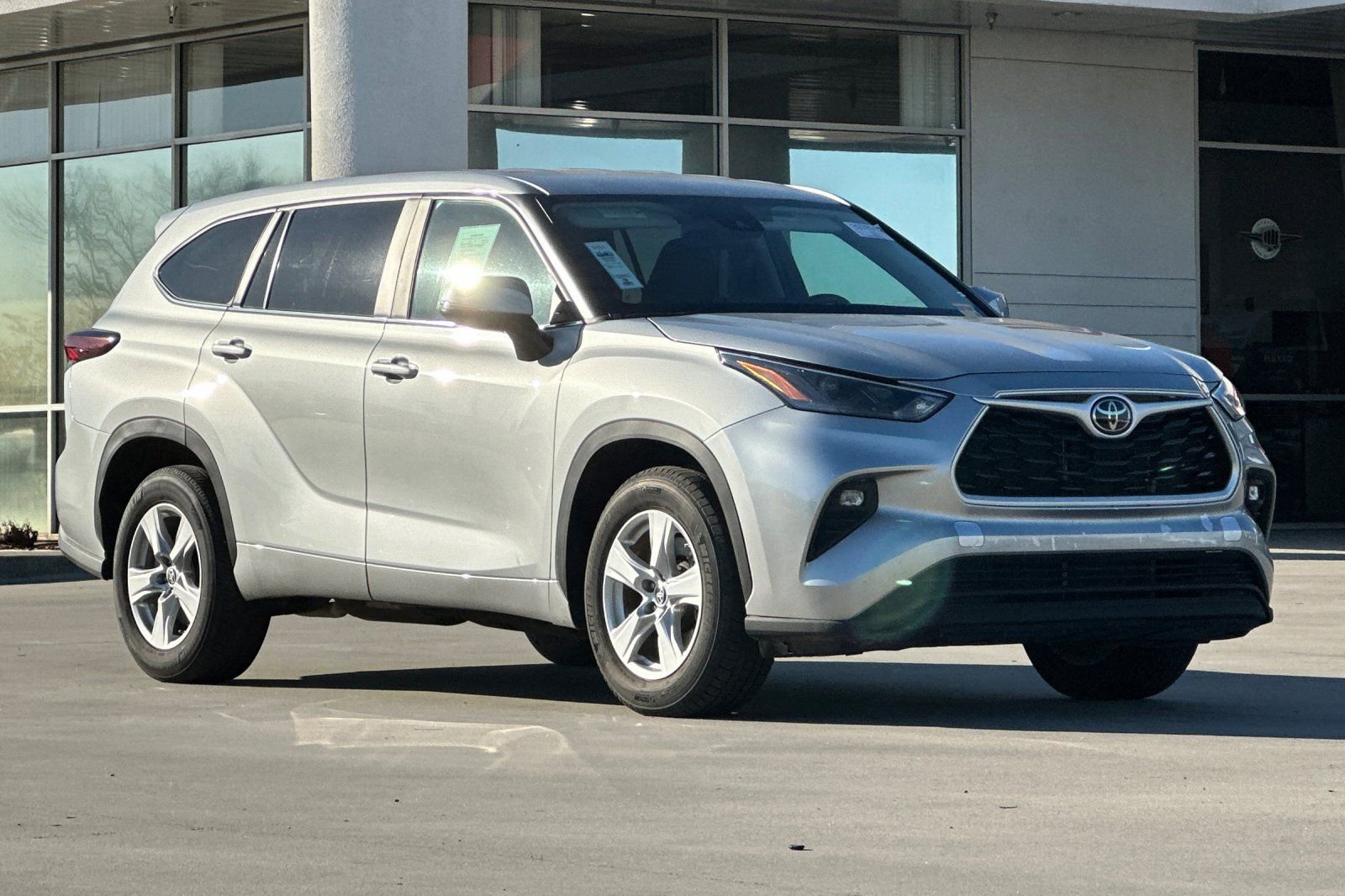 Used 2024 Toyota Highlander LE image 8