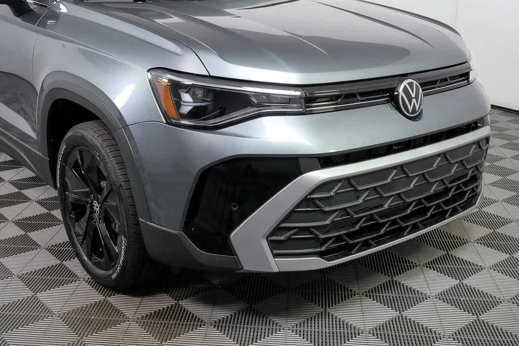 New 2026 Volkswagen Taos SE FWD image 35