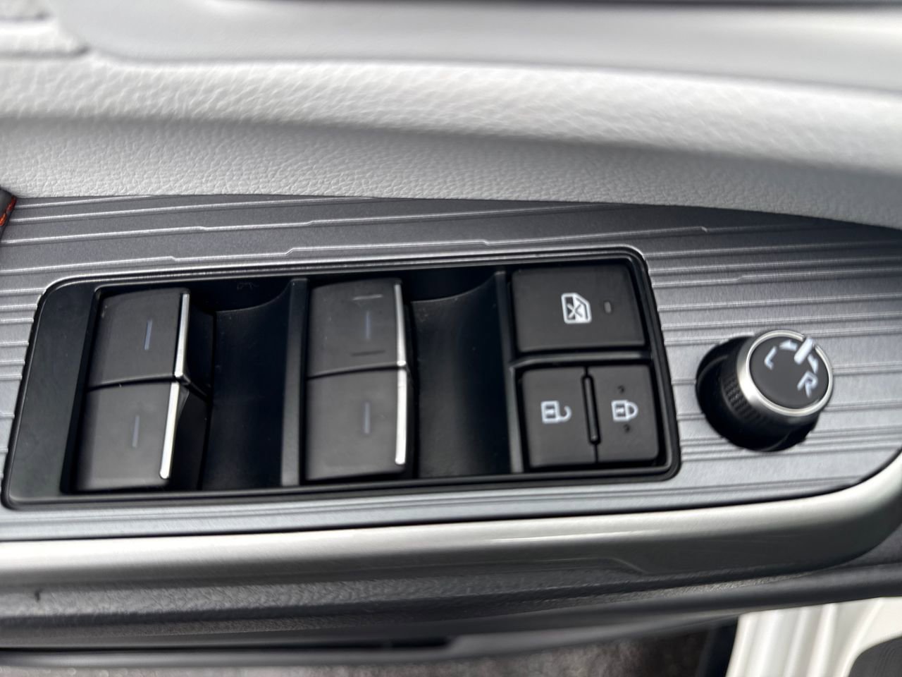 Used 2024 Toyota Sienna XSE image 17