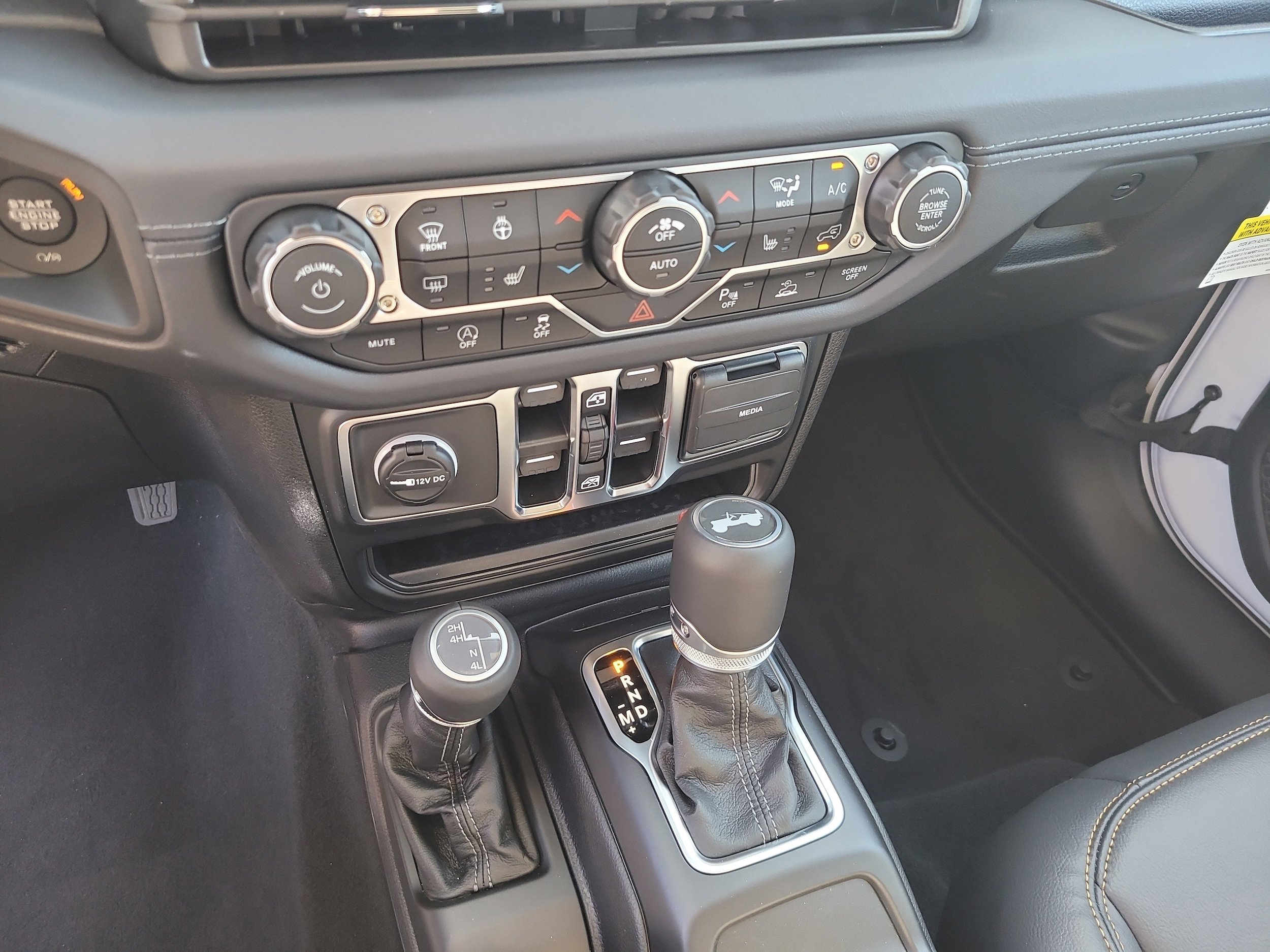 New 2026 Jeep Wrangler Unlimited Sahara AWD/4WD image 18