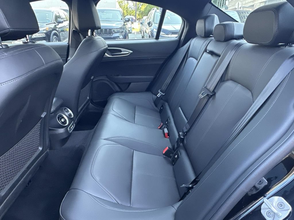 Used 2024 Alfa Romeo Giulia Ti AWD/4WD image 16