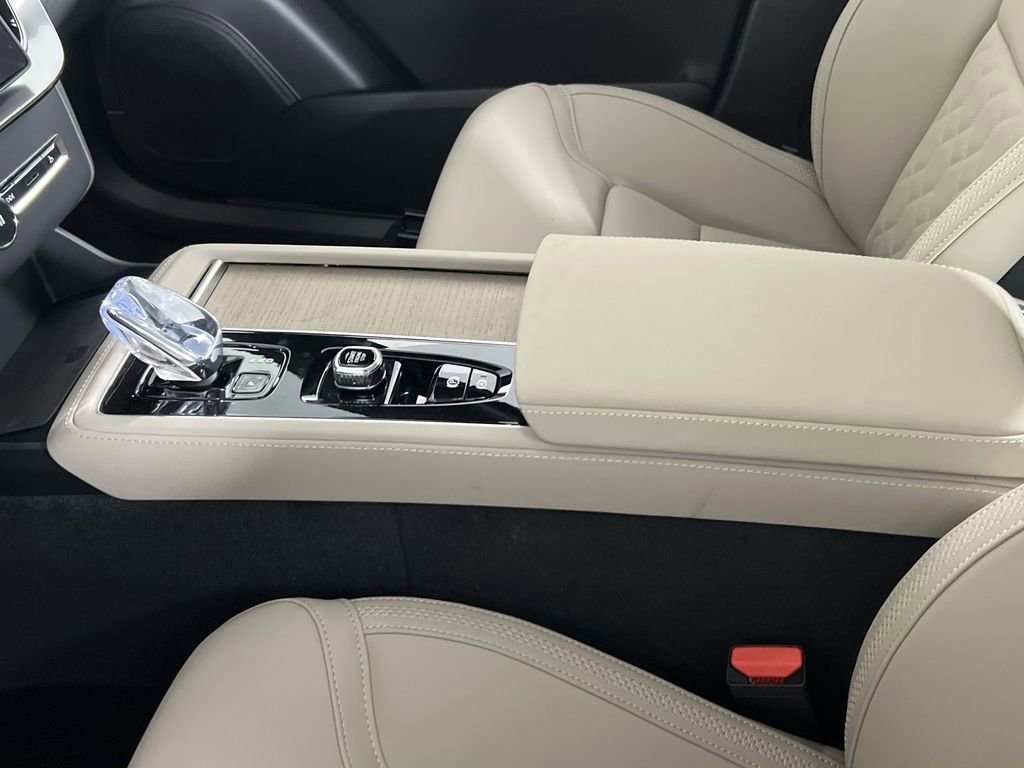 New 2026 Volvo XC90 B6 Plus w/ Protection Package Premier image 20