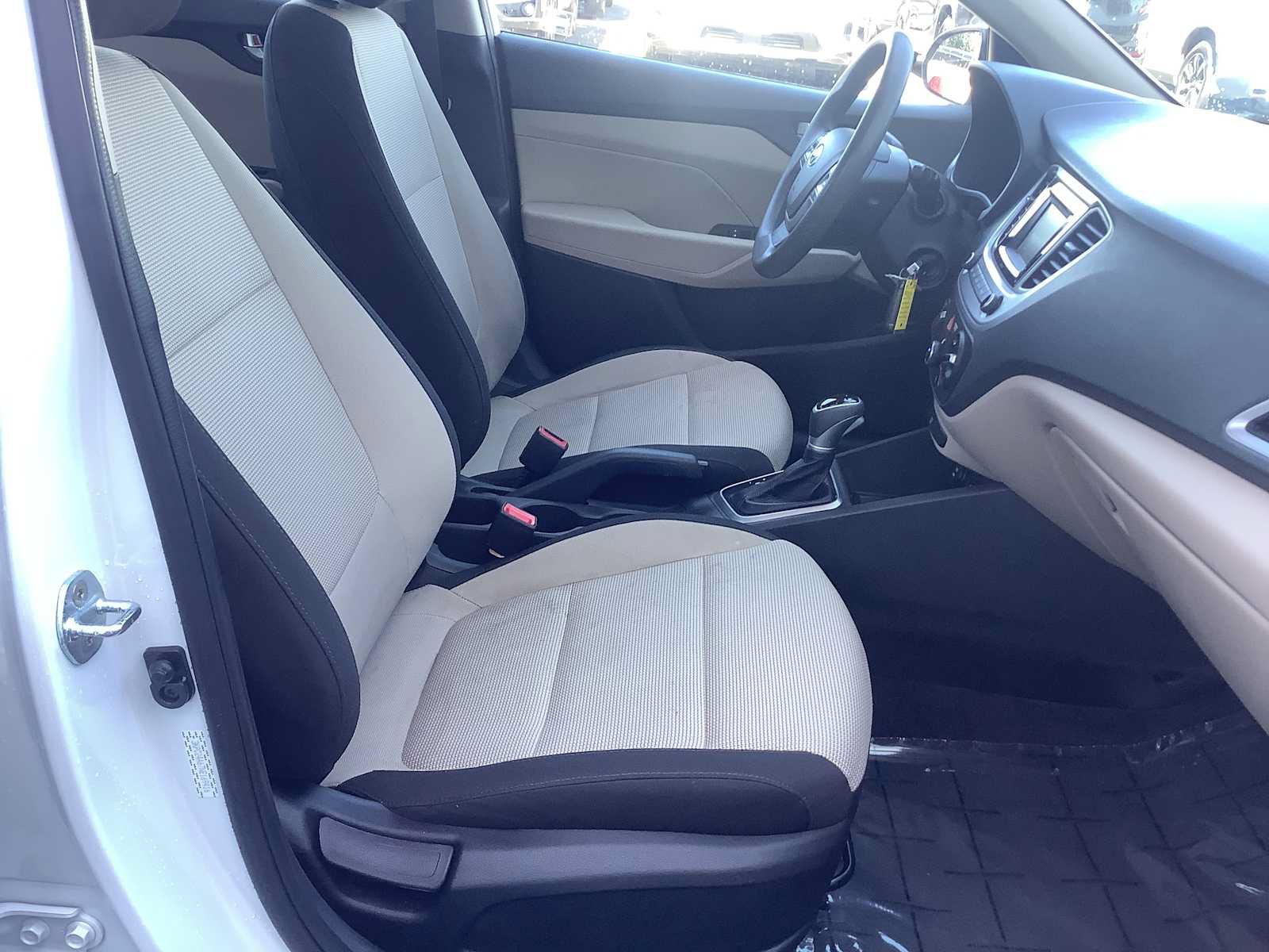 Used 2022 Hyundai Accent SE FWD image 15