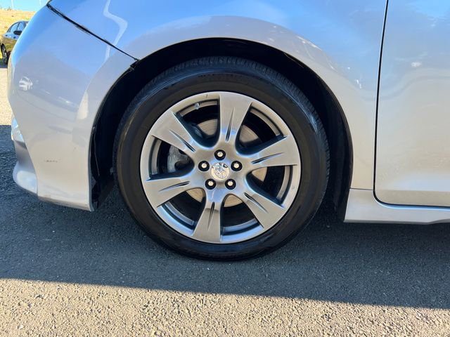 Used 2017 Toyota Sienna SE image 29