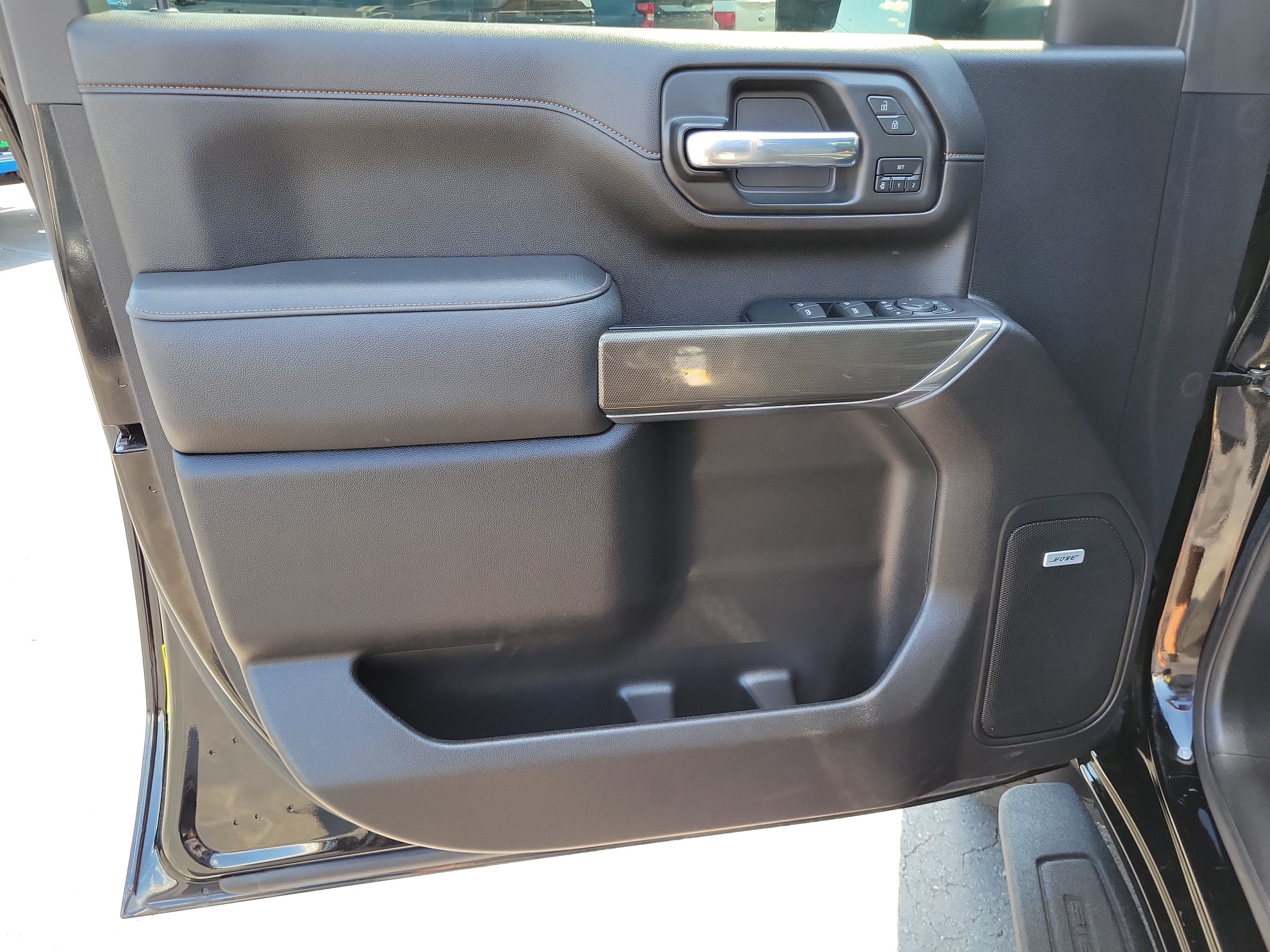 Used 2022 GMC Sierra 2500 AT4 w/ AT4 Premium Plus Package AWD/4WD image 18
