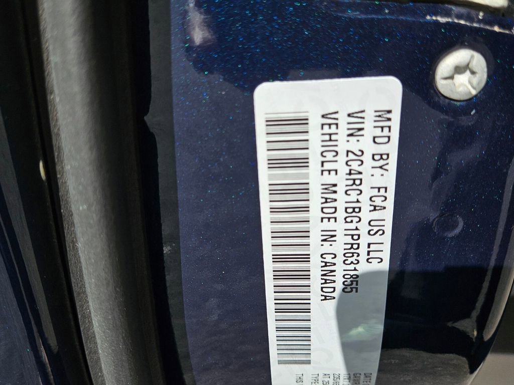 Used 2023 Chrysler Pacifica Touring-L image 6