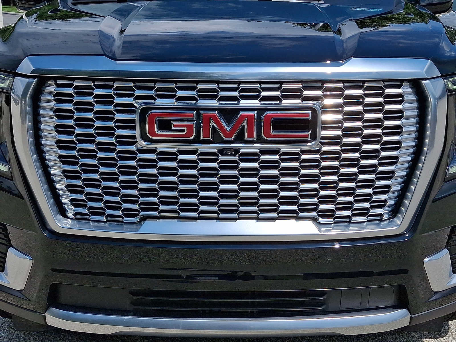 Used 2024 GMC Yukon Denali AWD/4WD image 9