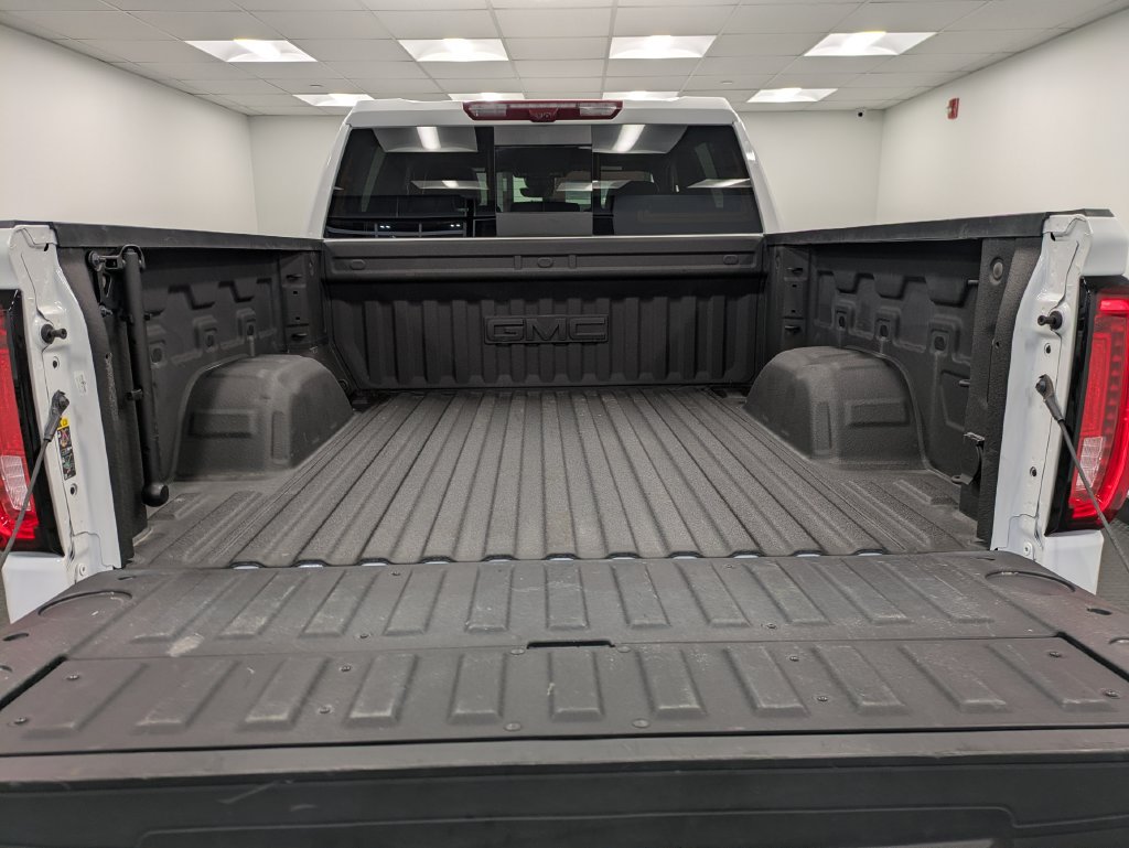 Used 2025 GMC Sierra 1500 AT4 w/ Technology Package AWD/4WD image 24