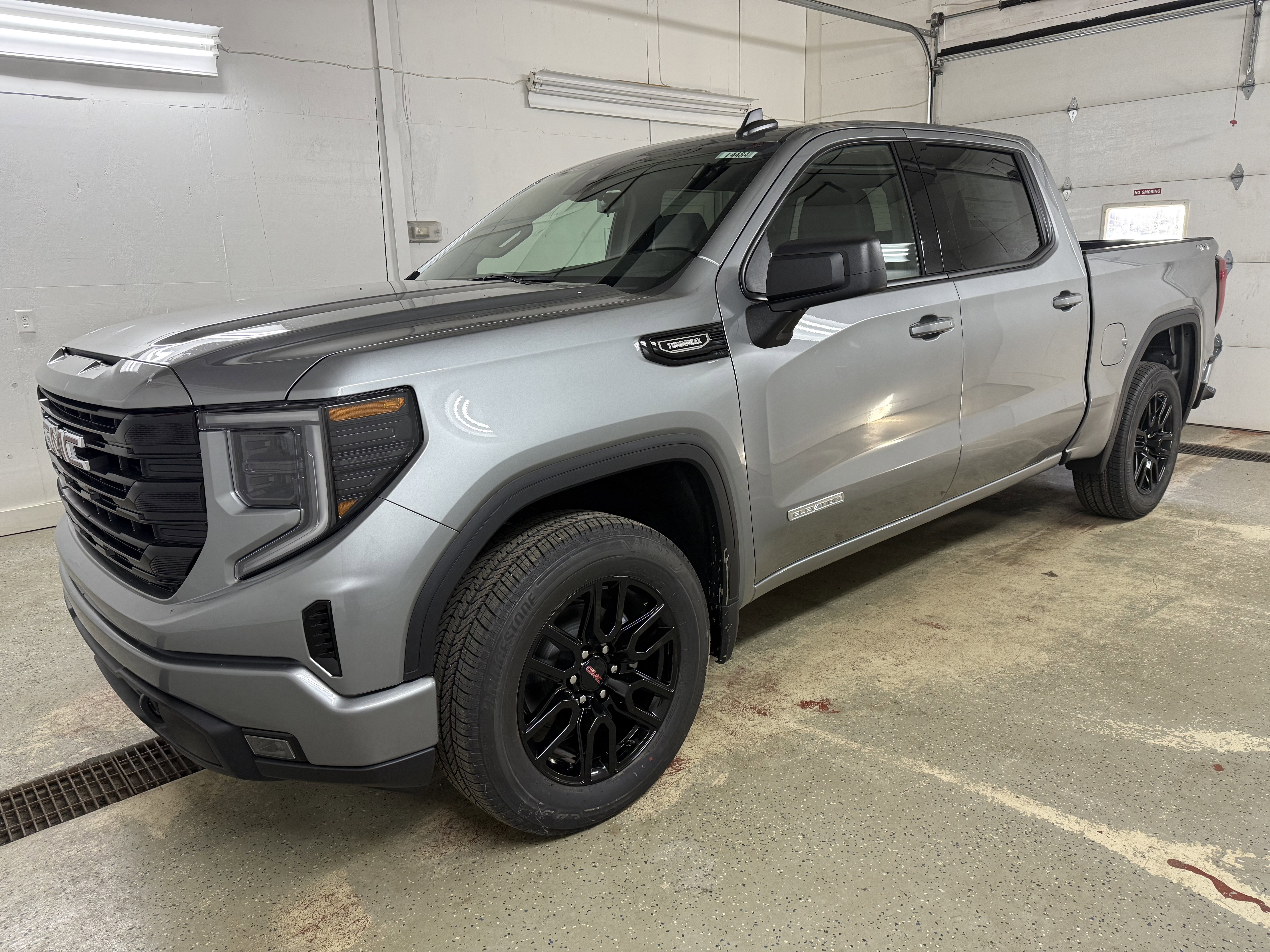 New 2026 GMC Sierra 1500 Elevation image 3