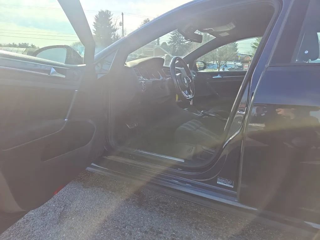 Used 2017 Volkswagen GTI S image 9