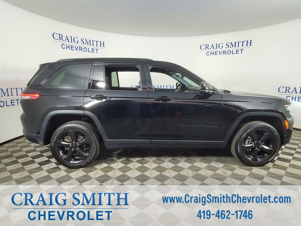 Used 2024 Jeep Grand Cherokee Altitude image 8