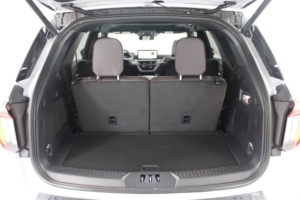 New 2026 Ford Explorer Platinum image 15