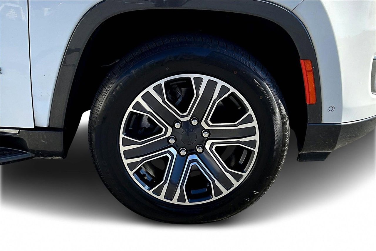 Used 2022 Jeep Wagoneer Series III image 32