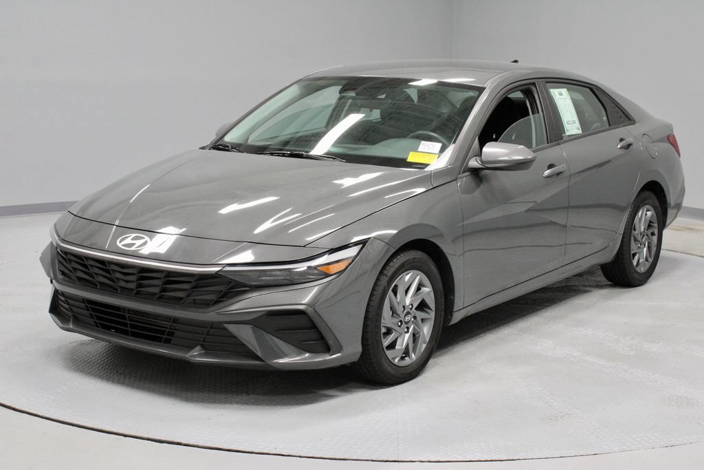 Used 2024 Hyundai Elantra SEL FWD image 9