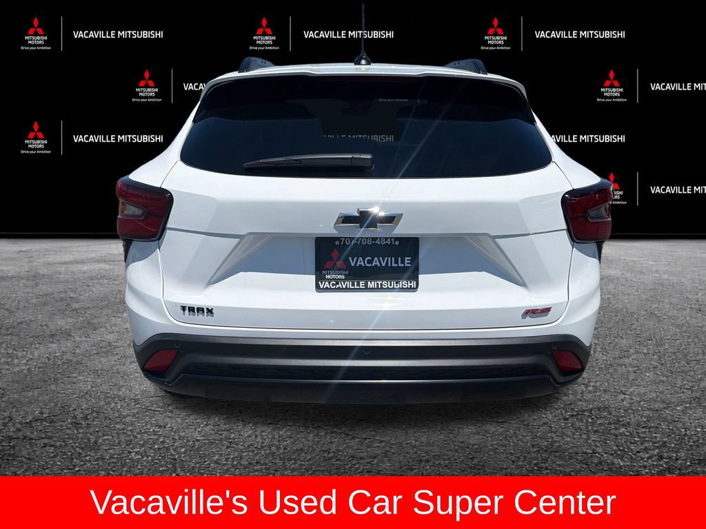 Used 2025 Chevrolet Trax RS w/ Sunroof Package FWD image 4