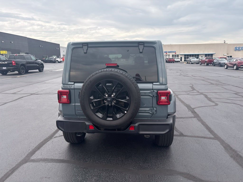 Used 2025 Jeep Wrangler Unlimited Sahara AWD/4WD image 17