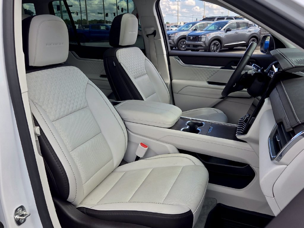Certified 2025 GMC Acadia Denali w/ Super Cruise Package FWD image 17