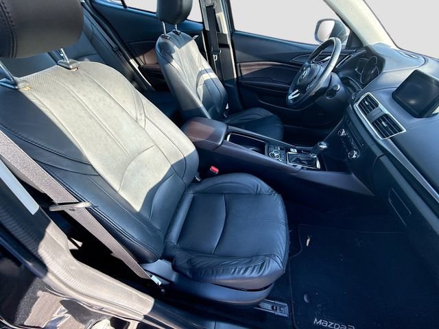 Used 2018 MAZDA MAZDA3 Grand Touring image 29