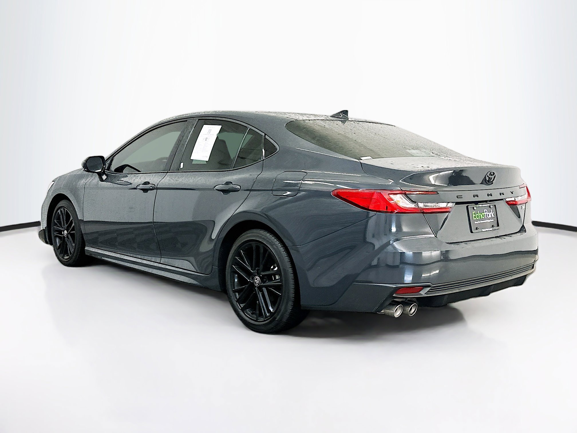 Used 2025 Toyota Camry SE w/ Convenience Package FWD image 5